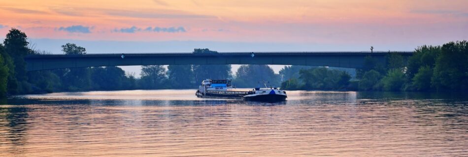 Frachtverkehr auf der Donau