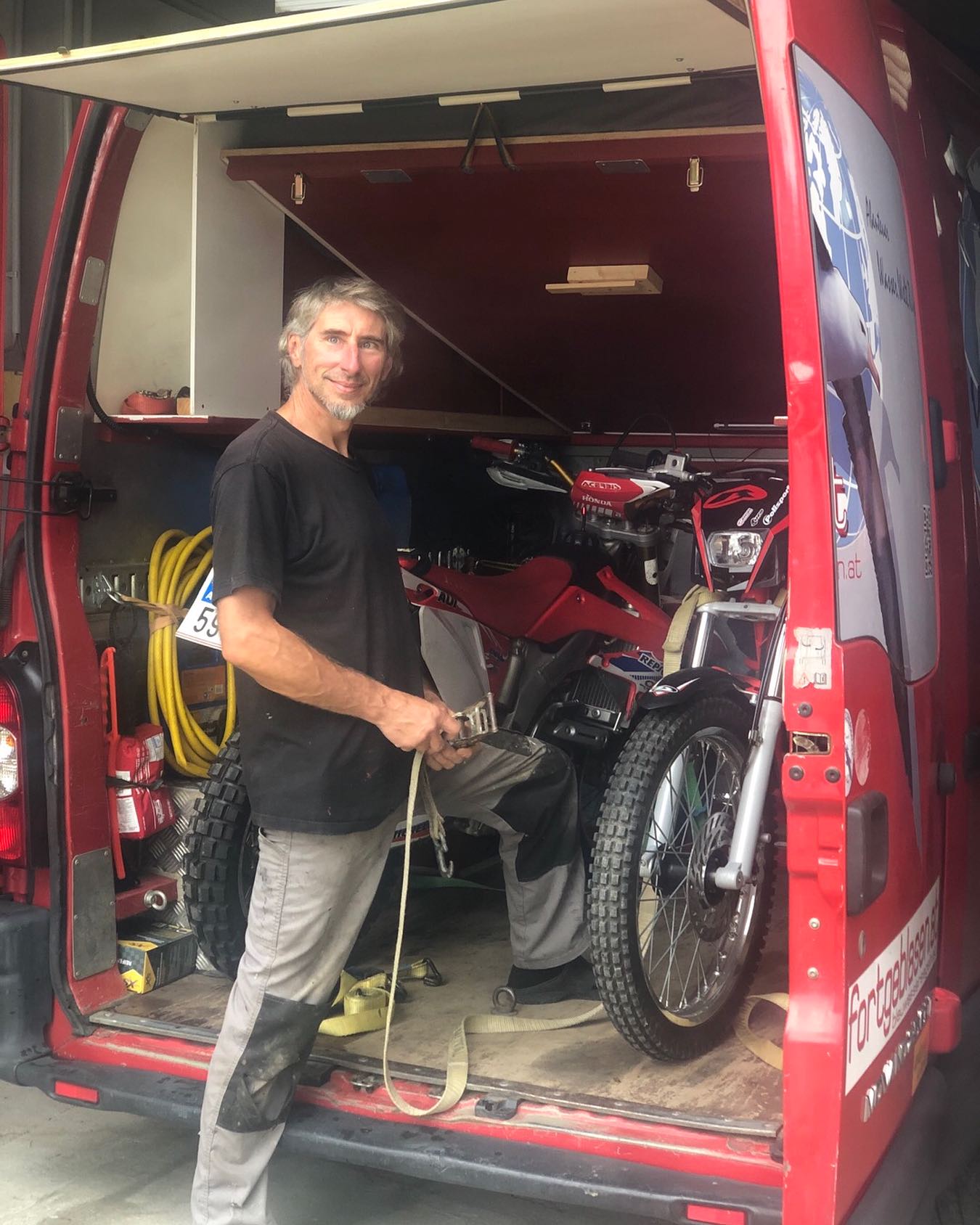 Alles gepackt und los. Wir sind wieder unterwegs! Jetzt freuen wir uns auf einWochenende in der Schweiz beim Discovery Festival. Dann gehts weiter in die italienischen Alpen!