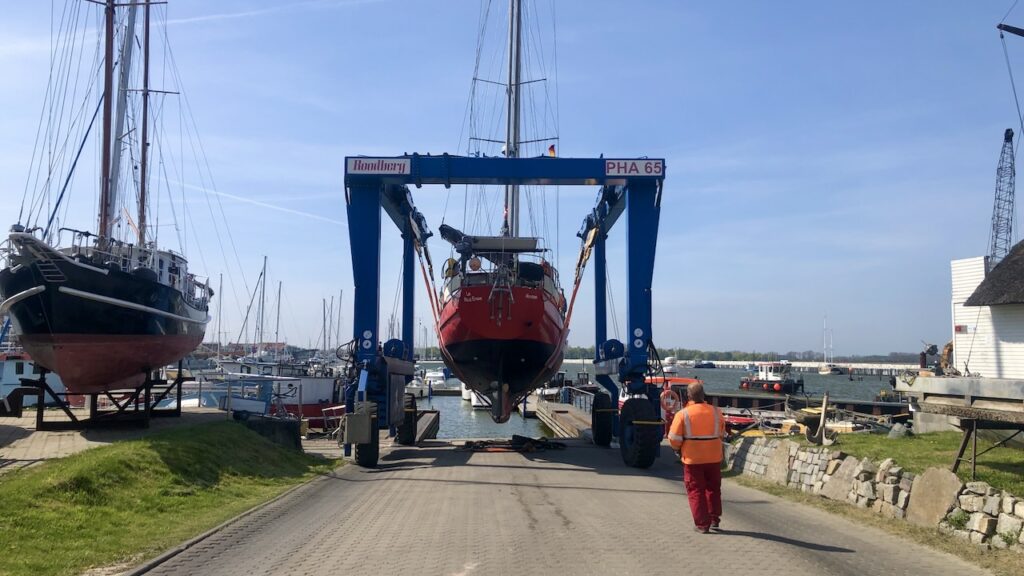 Boot geht ins Wasser