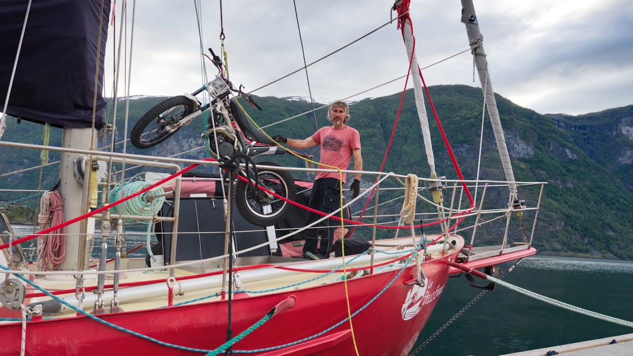 Ausladen der Motorräder