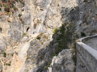 Ein kleiner Abstecher nach Frankreich. Wir sind im Grenzgebiet zwischen Italiens Ligurien und den französischen Alpen. Übermorgen geht’s über ein Highlight: die ligurische Grenzkammstrasse!