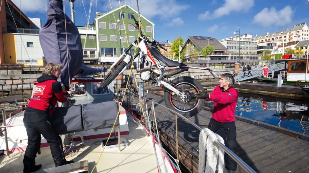 Segeln und Motorradfahren