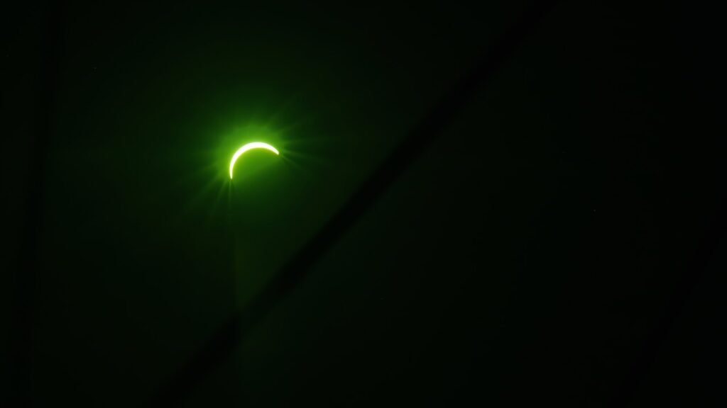 grüne Sonnenfinsternis